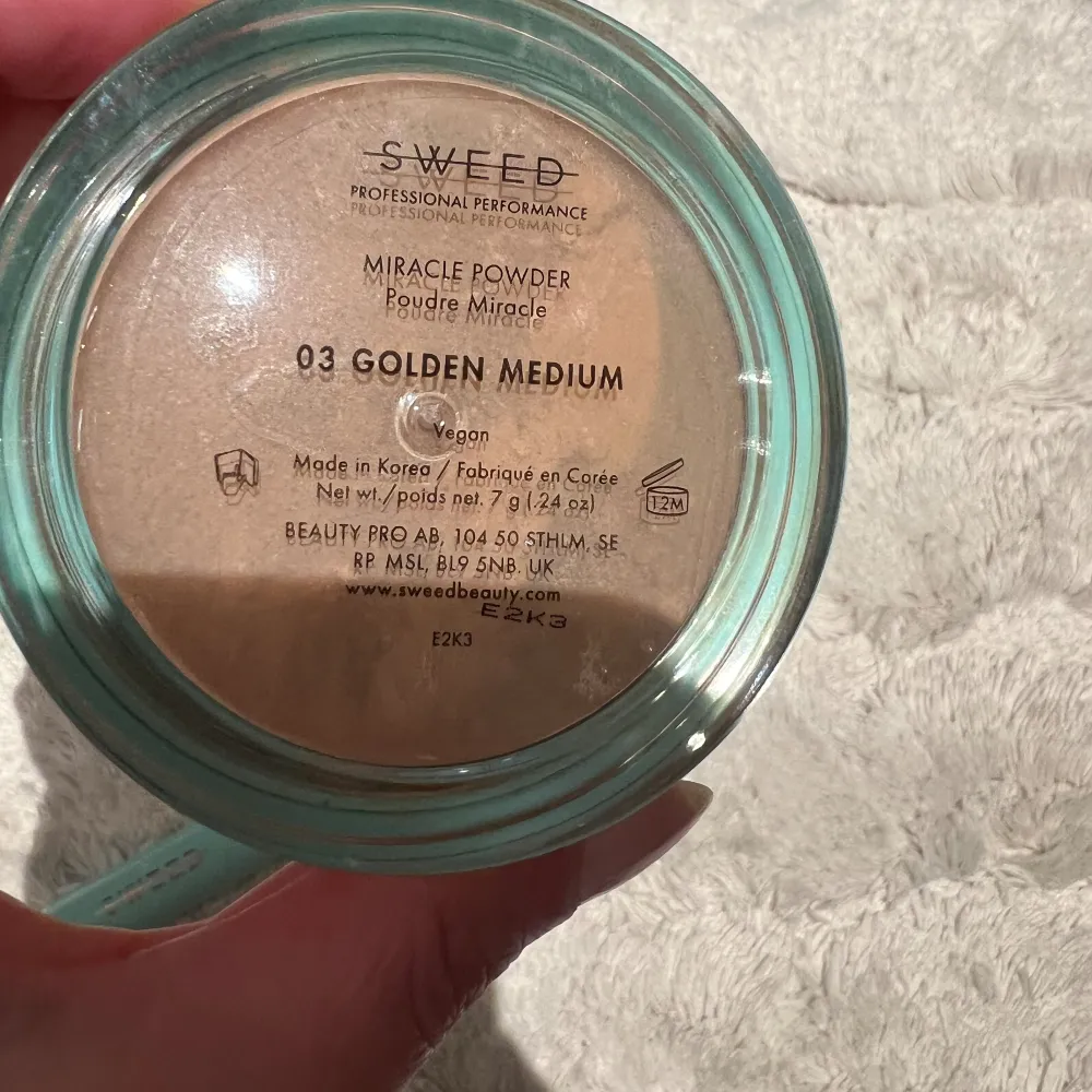 Sweed Miracle Powder med tillhörande borste. endast testad :) nr 03 golden medium. Skönhet.