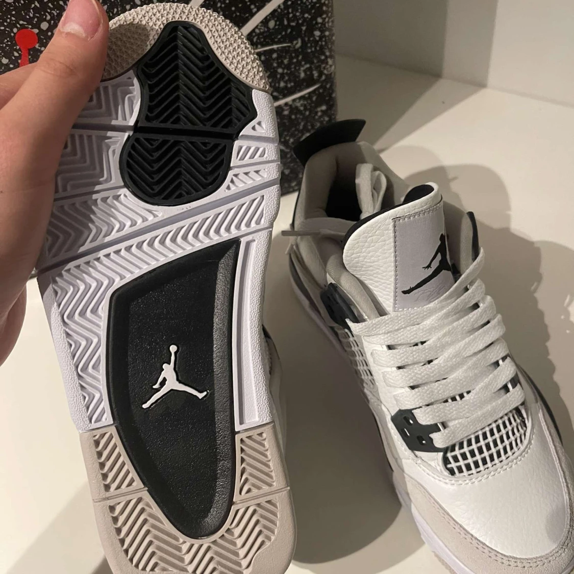 Nike Jordans 4  - 93