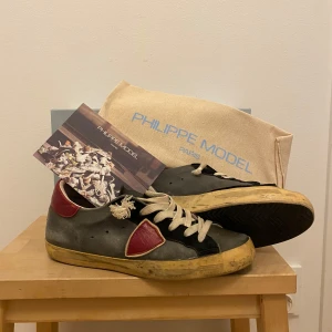 Philippe model  - Säljer dom hära Philippe modelsen då dom inte kommer till användning. Dom är i bra skick, box och dust bag med följer. Bara att skriva om ni har frågor.