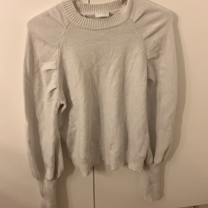 tröja från vila.  - gammal tröja som inte kommer till användning. Lite nopprig. 