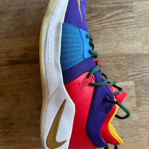 Nike PG 2 iD, basketskor-och idrottsskor. - Nya. Storlek 42.5.