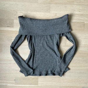 Gina tricot off shoulder tröja - Fraktar elr möts upp