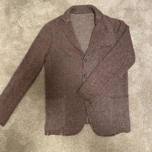 Gran sasso kavaj - Riktigt fet stickad Gran sasso kavaj/cardigan som är i riktigt bra skick! Hör av er vid frågor eller funderingar!