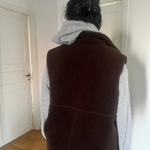 Brun teddyjacka  - Nyskick och sparsamt använd🦥