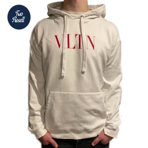 Valentino Hoodie - Säljer denna feta valentino hoodie nu perfekt till hösten!🍁😁