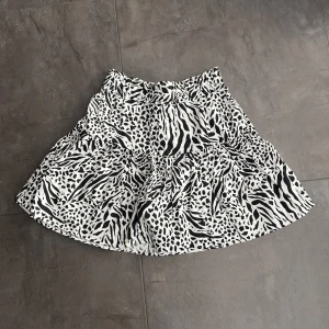 Kjol  - Bra skick, aldrig använd.