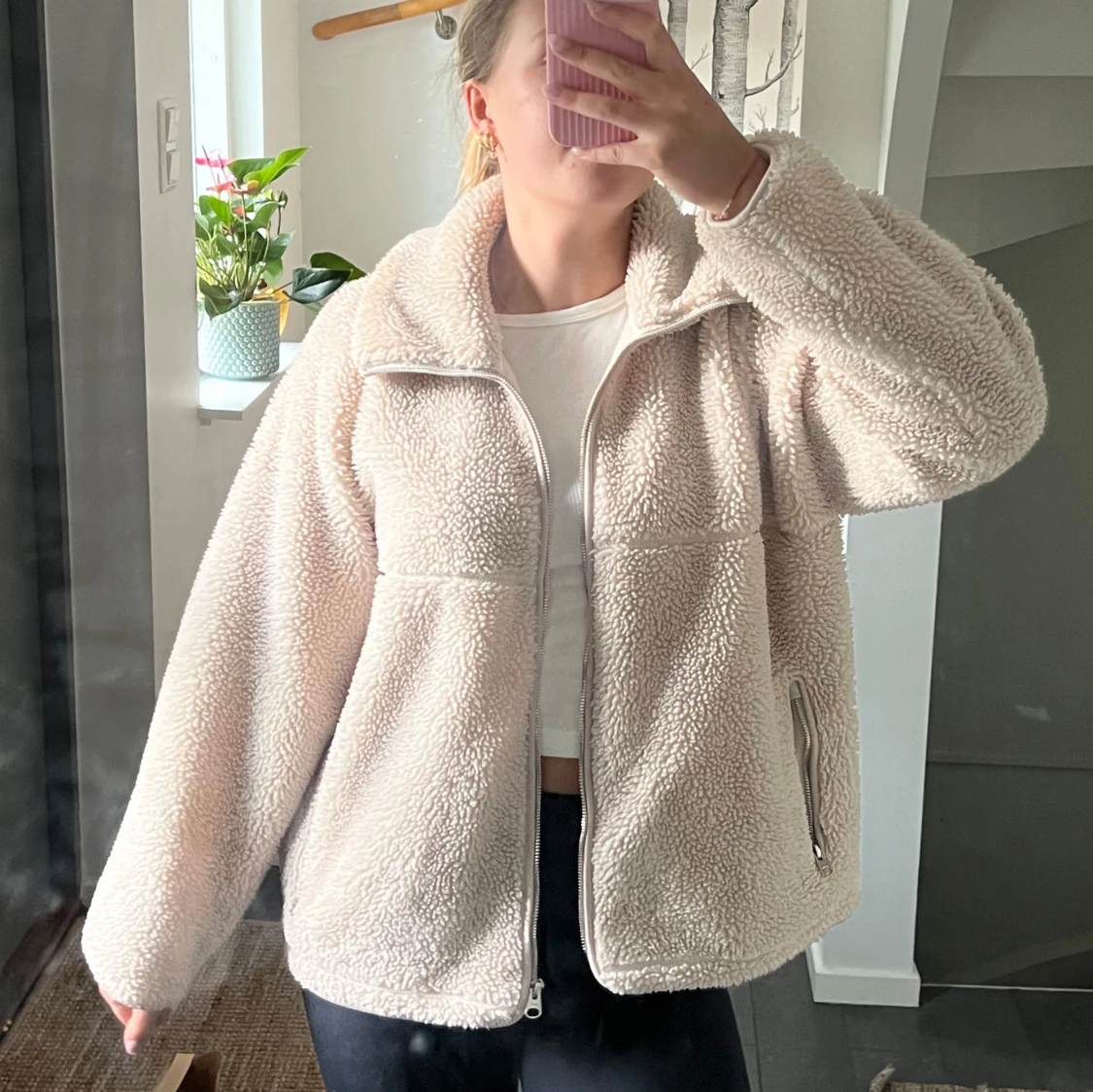 Beige teddyjacka från Arket - 90