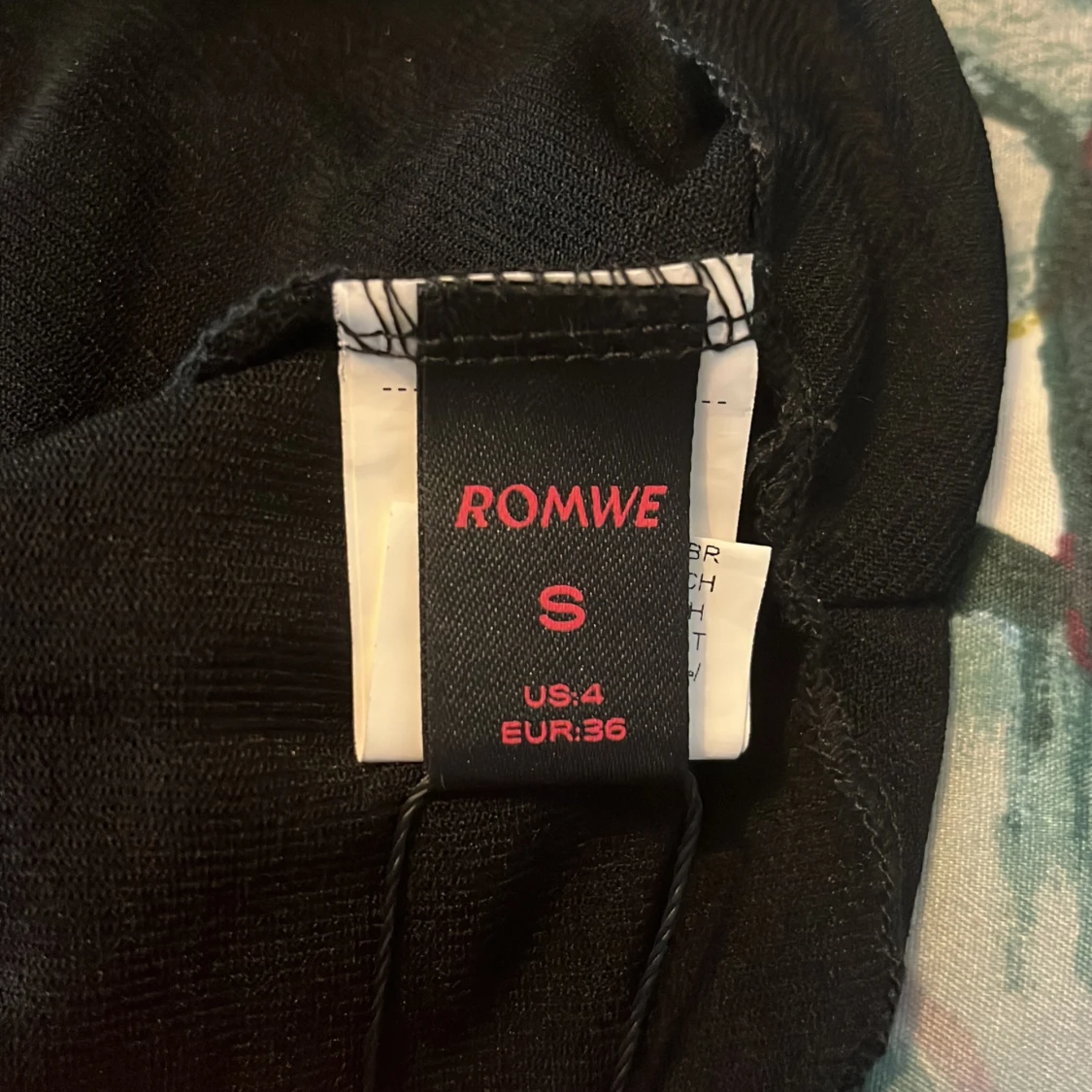  Fint svart volang linne  - 91