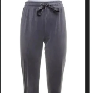 Mjukisbyxor - Säljer mina Gina tricot byxor utan snören, bra skick.