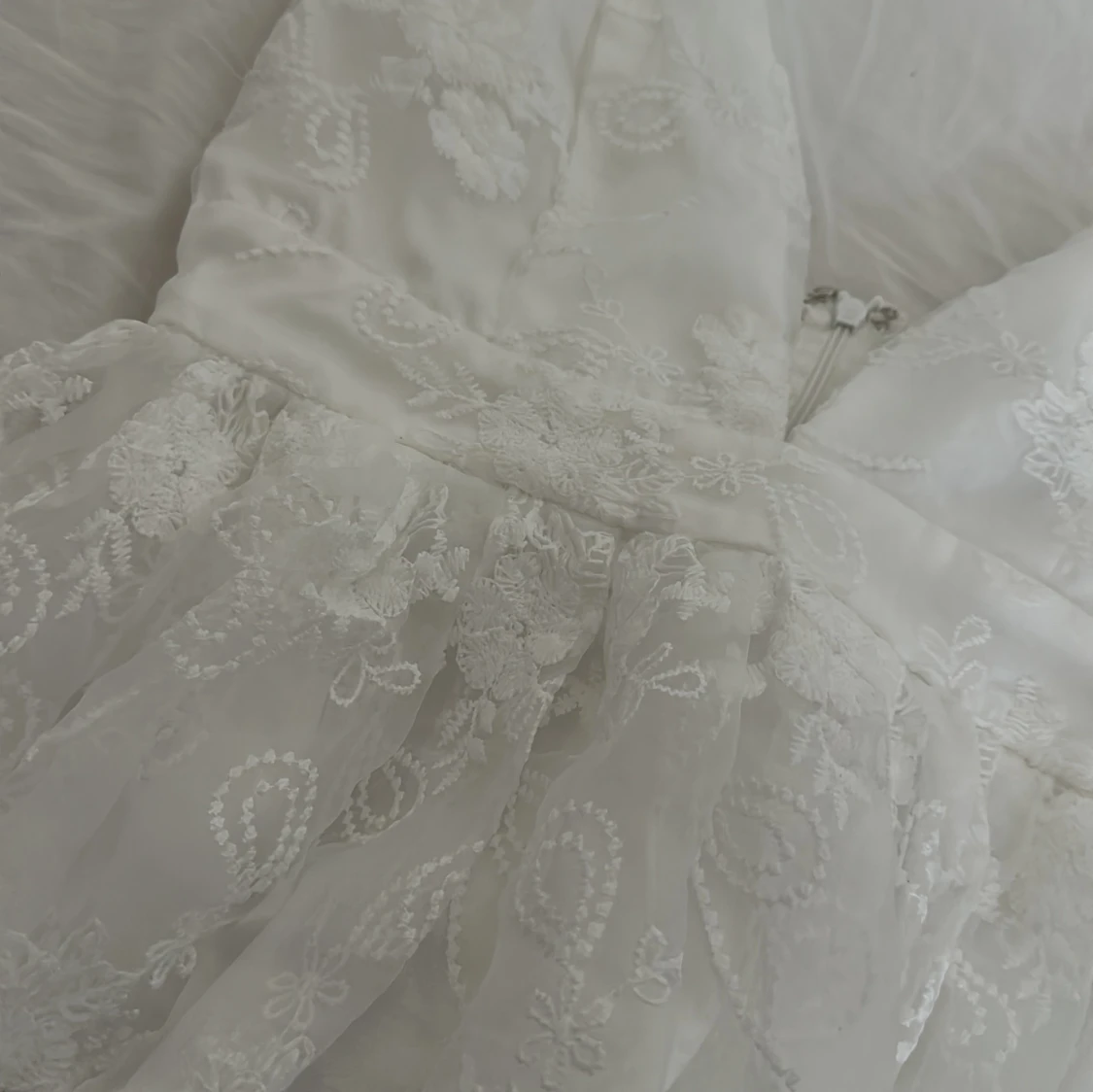 Vitt spets klänning/ Dress oanvänd - 90