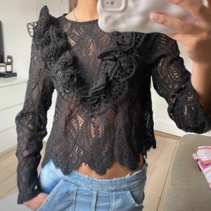 Zara Blus - Så fin blus från Zara, endast använd under ett tillfälle 🤍