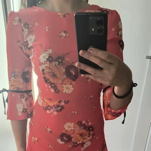 Klänning atmosphere stl 34 - Bra skick. Sitter fint på. 