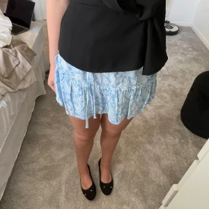 Blåvit kjol med inbyggda shorts - Kjol med inbyggda shorts!💗