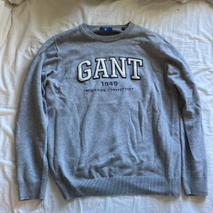 Gant långärmad - Långärmad Gant tröja i storlek M. Säljer då jag inte använder den. Skriv vid frågor/intresse.