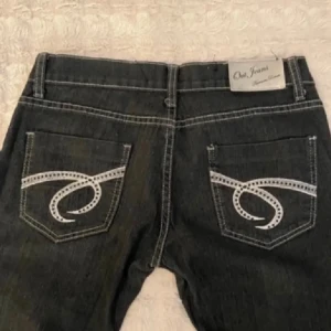 Lågmidjade skinny jeans  - Lågmidjade skinny jeans  Midjemått: 39x3 cm Innebenslängd : 78cm