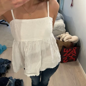 Gulligt linne - Sött linne från bikbok! Rna bamdet har lossnat men jag har sytt tillbaka det🤍💓