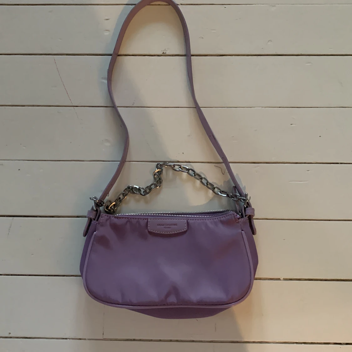 Lila axelväska från SRAM GHARINS