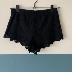 Spetsshorts🪷 - superfina, går att ha både låg och högmidjat! inga tecken på användning🌟