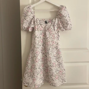 Klänning  - Klänning från hm storlek s