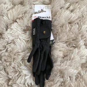 roeckl-handskar - helt nya & oanvända ridhandskar från roeckli strlk 6💓köptes för 479, mitt pris är 250! säljer då jag ej längre får någon användning för de