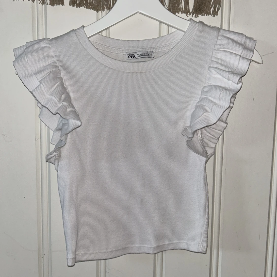 Vit ribbad topp från Zara