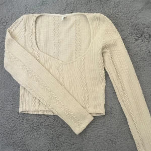 Nelly tröja - Super söt beige tröja från Nelly, nästan helt oanvänd! 🤍