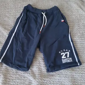 Säljer hampton republic shorts  då jag aldrig använt shortsen. Ny skick och otrolig coola.  