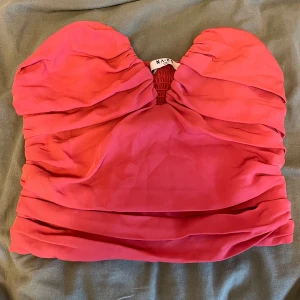 Korsett  - Korsettopp från NAKD i storlek 36. Endast använd en gång. 