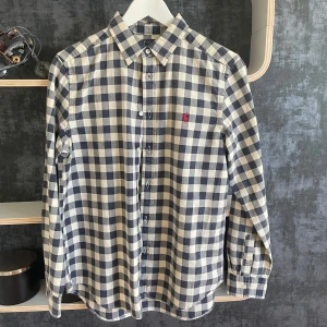 Ralph Lauren skjorta - Tja! Säljer nu min Ralph Lauren skjorta till bra pris. Bara att höra av dig vid frågor. 