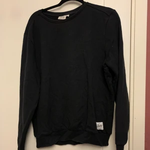 Sweater - Svart sweater i strl M