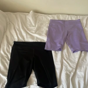 Tränings cykelbyxor  - Två par tränings byxor från H&M i storlek 158/164 i båda  Bra stick i båda  100kr för båda 
