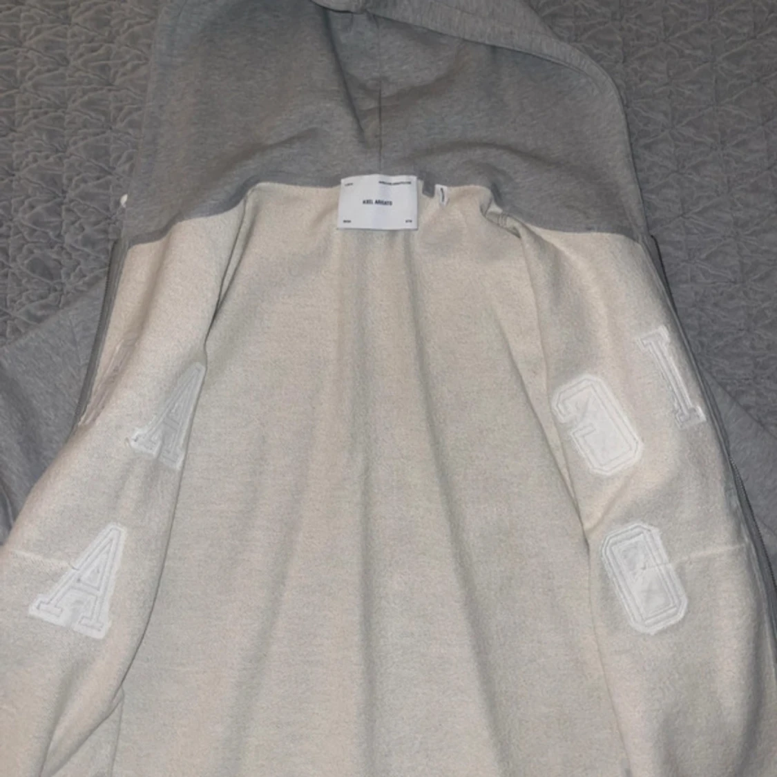 Grå hoodie från Axel Arigato - 1