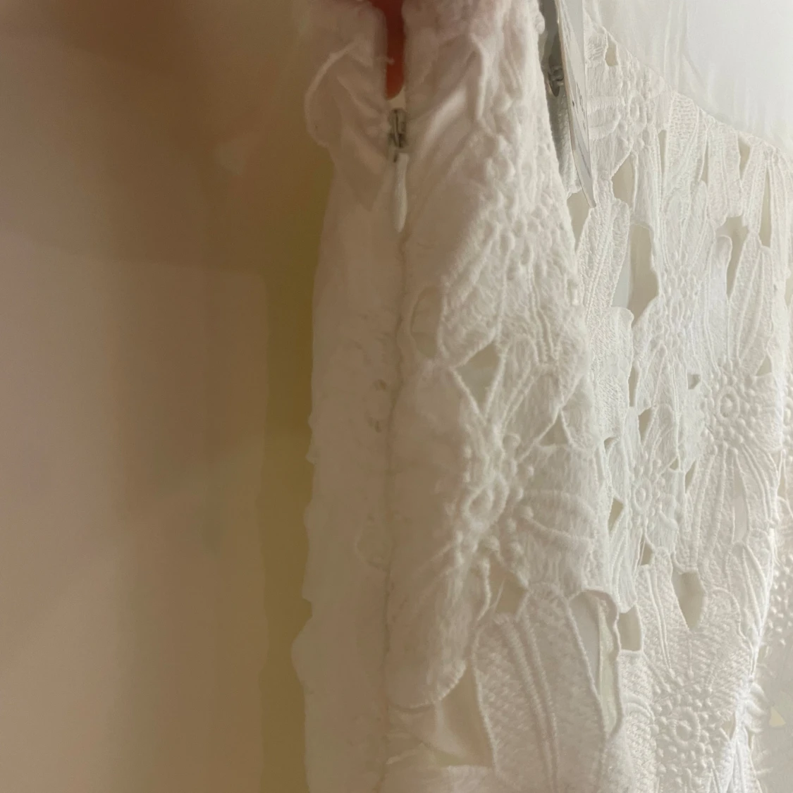 Vit blommig klänning från Oxygene - 3