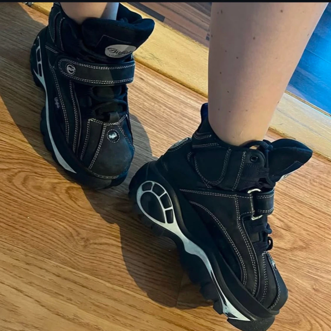 Buffalo  med vita detaljer