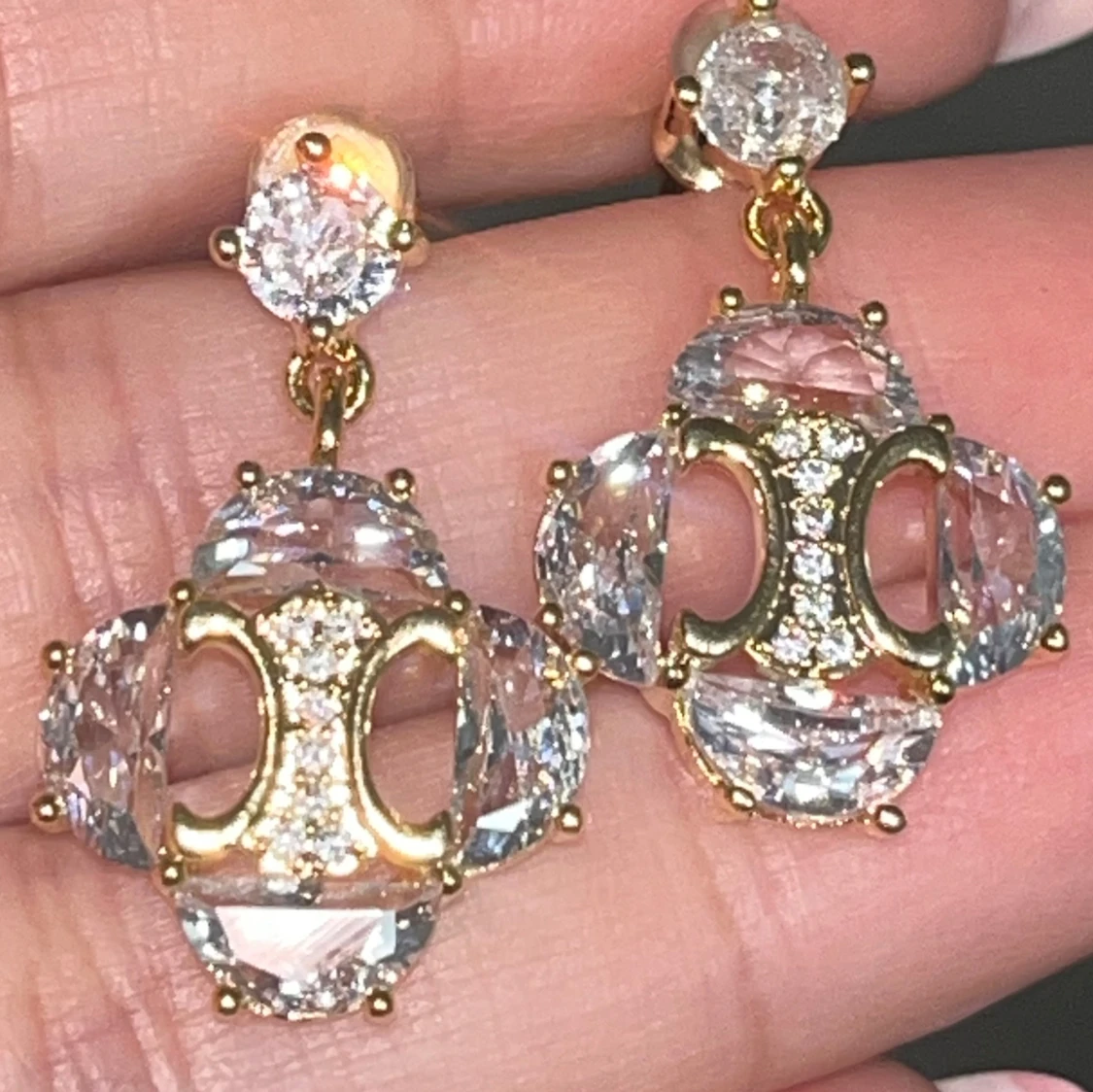 Guldiga örhängen med kristaller - 2