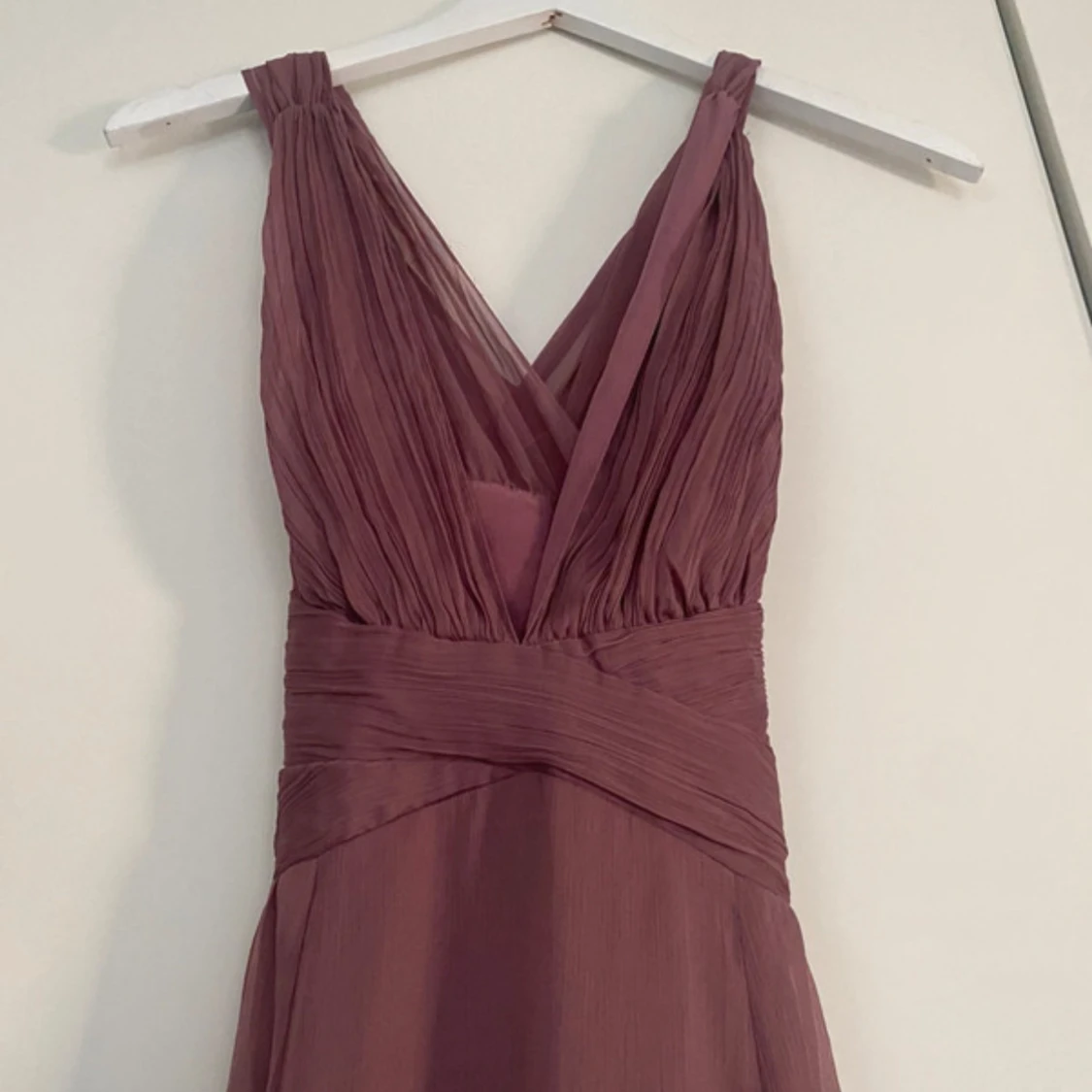 Långklänning med v-rigning - 1