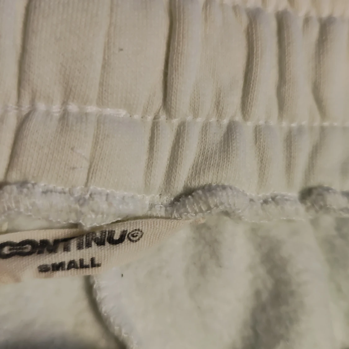 Färgglada mjukisbyxor från Continu - 2