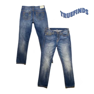 True religion jeans  - Midjemått:42 Yterbenslängd:99 Innerbenslängd:71 Benöppning:16,5 Gren höjd:24 Storlek:28 ( i cm )  Priser kan diskuteras‼️