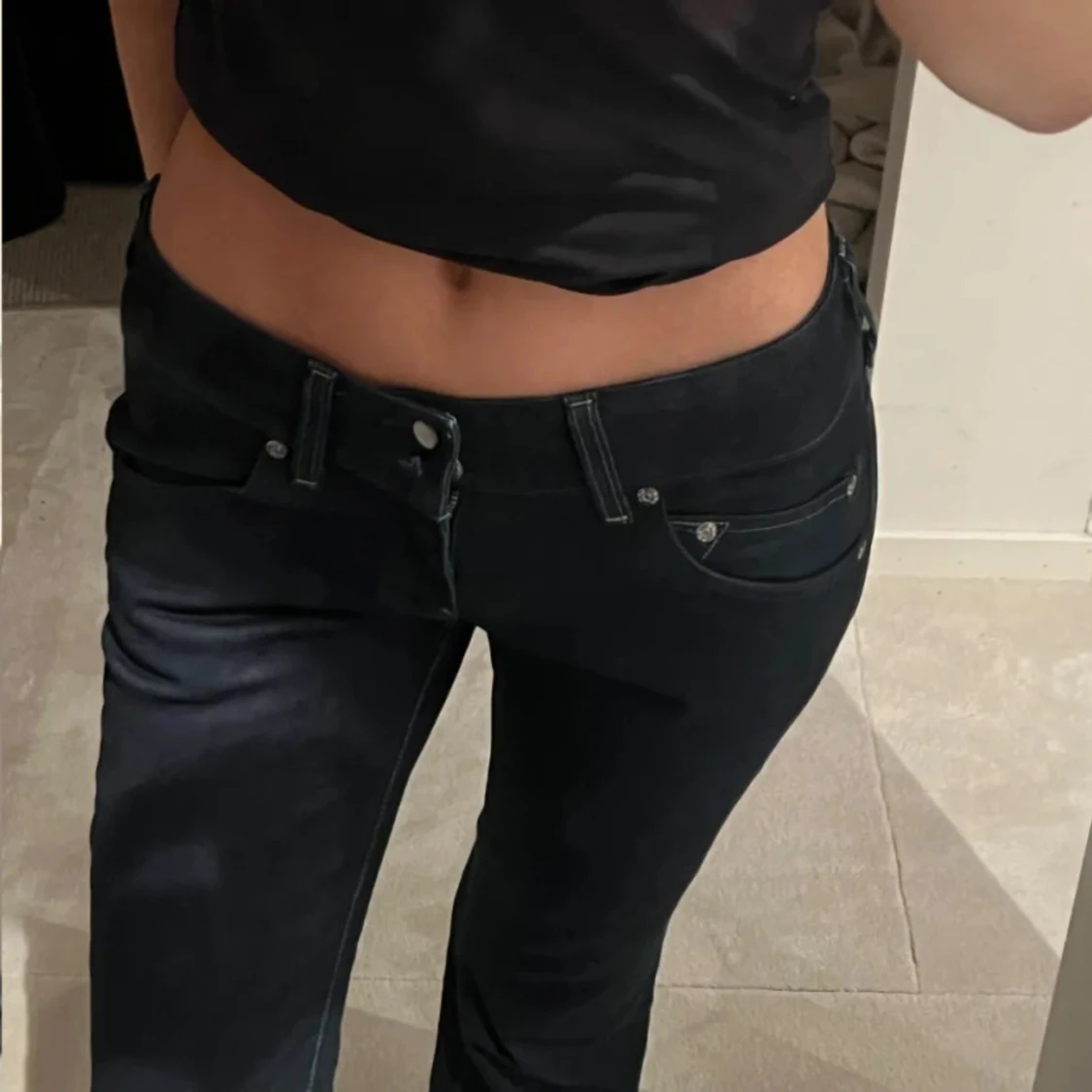 Mörkblåa lee jeans - 1