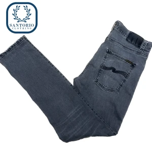 Nudie Jeans Lean Dean - Ett par riktigt snygga Nudie Jeans i 10/10 skick! Han på bilden är 176cm/73 kg. Nypris: 1600kr. Skriv vid frågor🍾