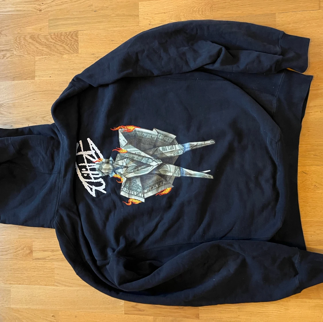 Svart hoodie med tryck - 3