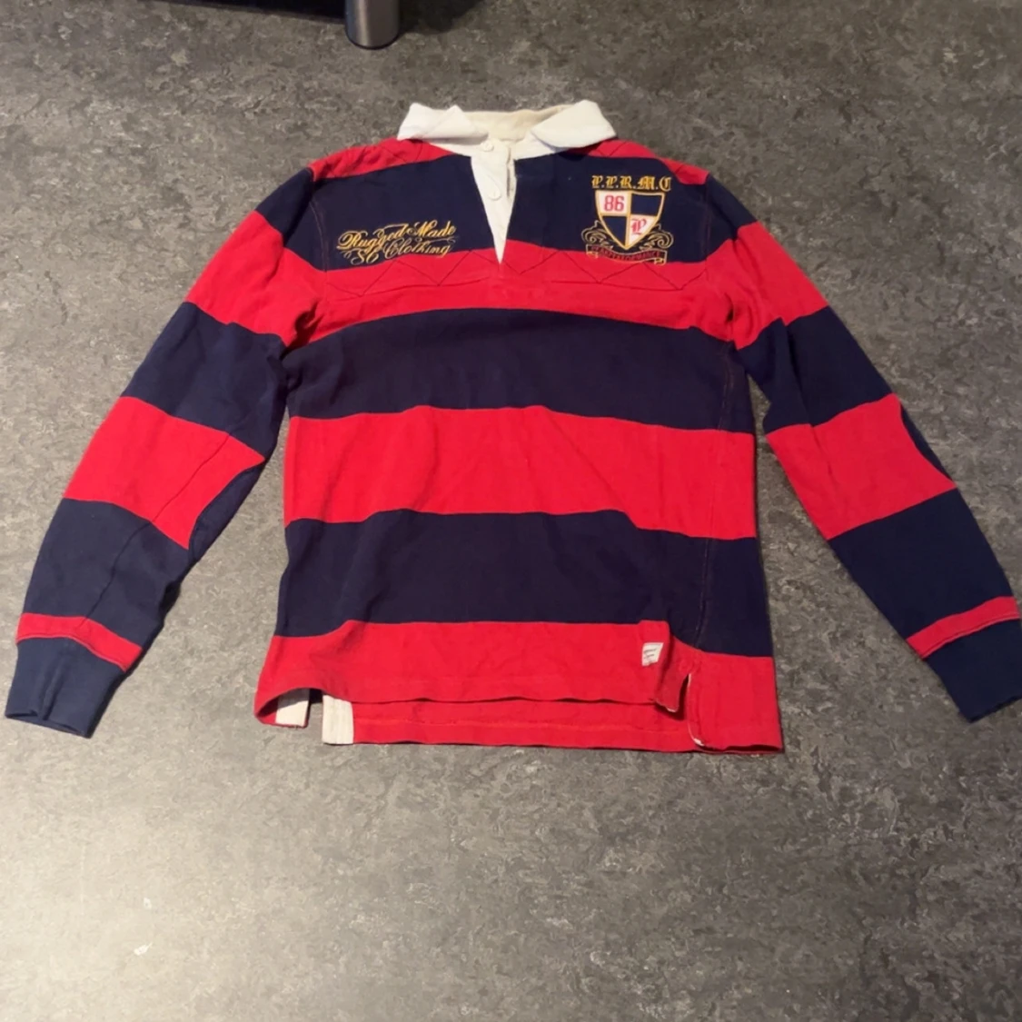 Randig pikétröja från Peak Performance