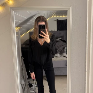 Blus/ tröja - Storlek XS/S Pris 50:- vid frågor kontakta mig 🫶🏽