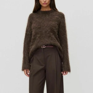 STOCKH LM Studio - Stickad alpackaulltröja, slutsåld. Köptes för 999kr och tog av lappen innan jag testade så kunde inte skicka tillbaks. Något stor i modellen