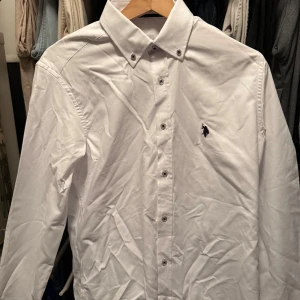 3 skjortor . - Alla för 300kr pris kan diskuteras 