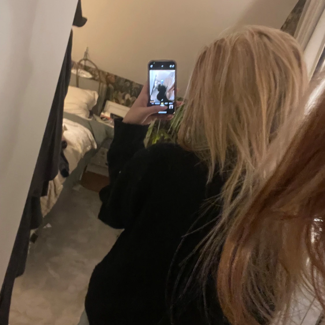 Svart stickad tröja