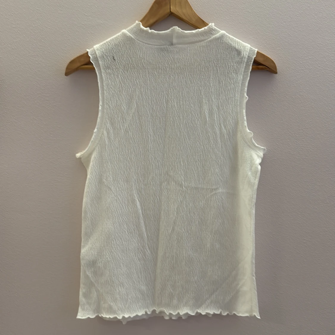 Vit ärmlös topp - 1