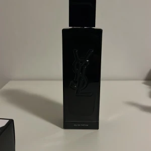 Ysl myslf  - Säljer min ysl myslf pågrund av att jag inte använder den, som ni ser är den knappt använd