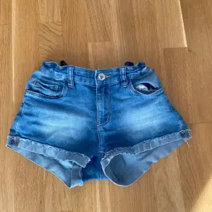 Jeans shorts, är osäker på vilket märke men tror lindex 💘