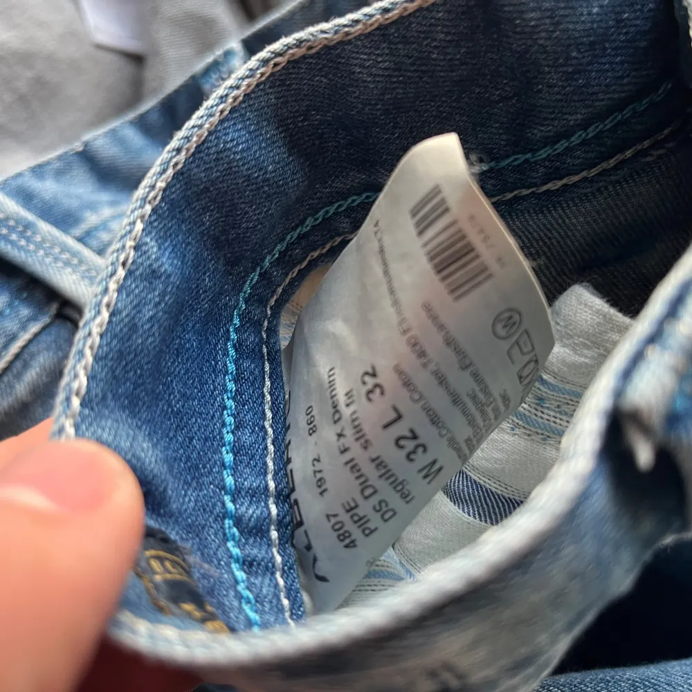 Hej, säljer nu mina alberto jeans som är i grymt skick och sjukt snygga, sitter bra och är storlek 32 32. Ny pris ca 1500kr.  Jeansen är knappt använda och därför i grymt skick.  Pris kan diskuteras vid snabb affär. Jeans & Byxor.